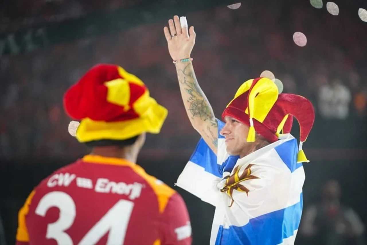 Sahada Duygu Patlaması: Torreıra Gözyaşlarına Hâkim Olamadı 1 Sahada Duygu Patlamasi Torreira Gozyaslarina Hakim Olamadi 2