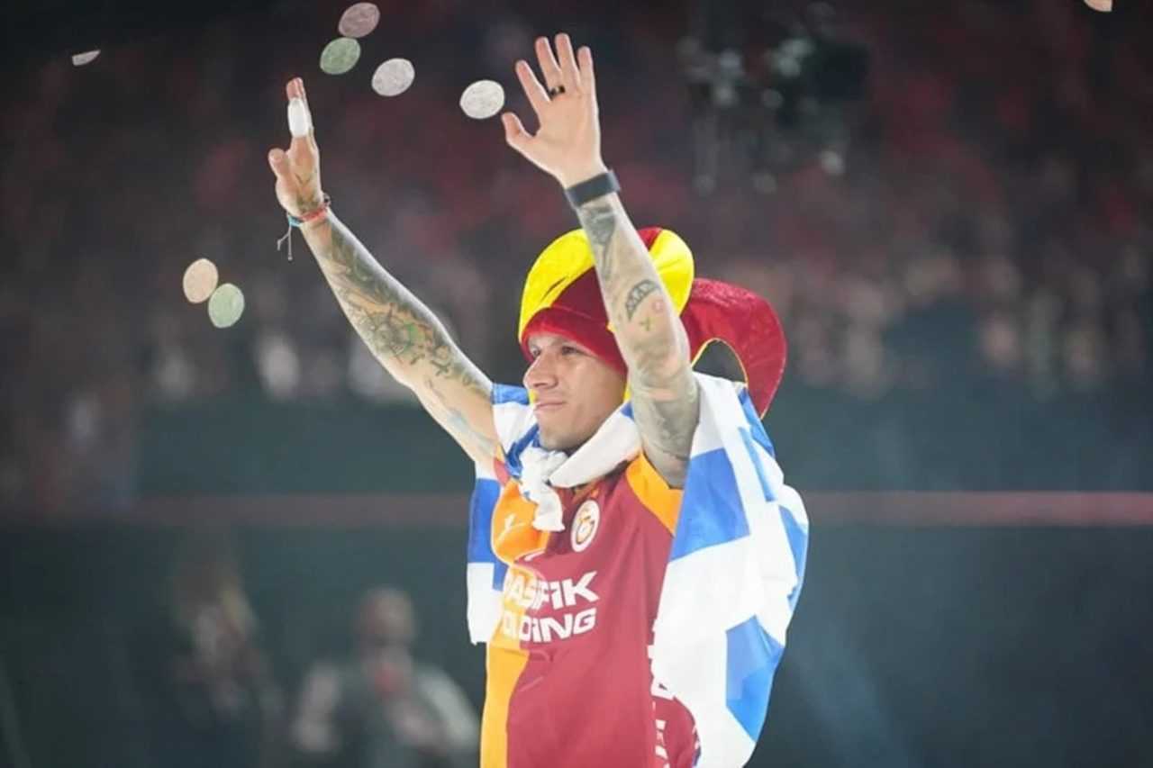 Sahada Duygu Patlaması: Torreıra Gözyaşlarına Hâkim Olamadı 3 Sahada Duygu Patlamasi Torreira Gozyaslarina Hakim Olamadi 4