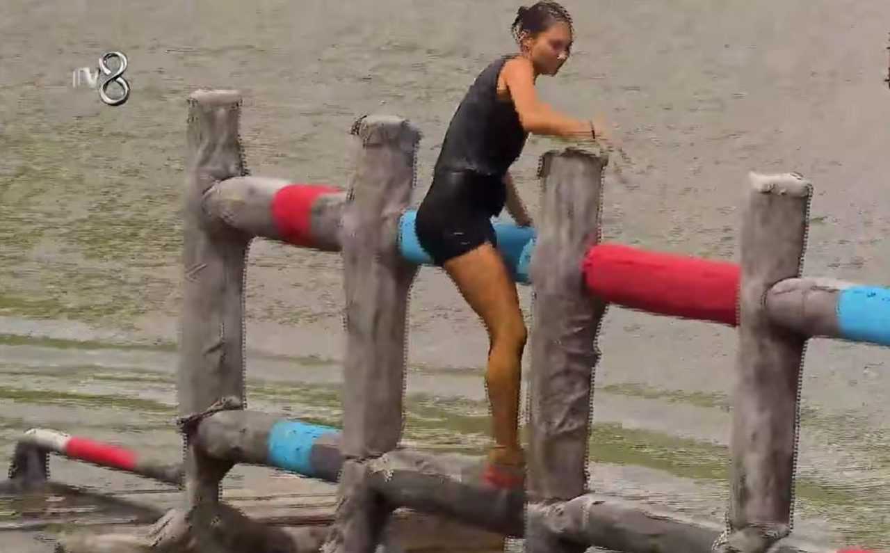 Survivor’da Aşk Rüzgarı Esti! Nefise’nin Cevabı Şaşırttı 11 Survivorda Ask Ruzgari Esti Nefisenin Cevabi Sasirtti 12