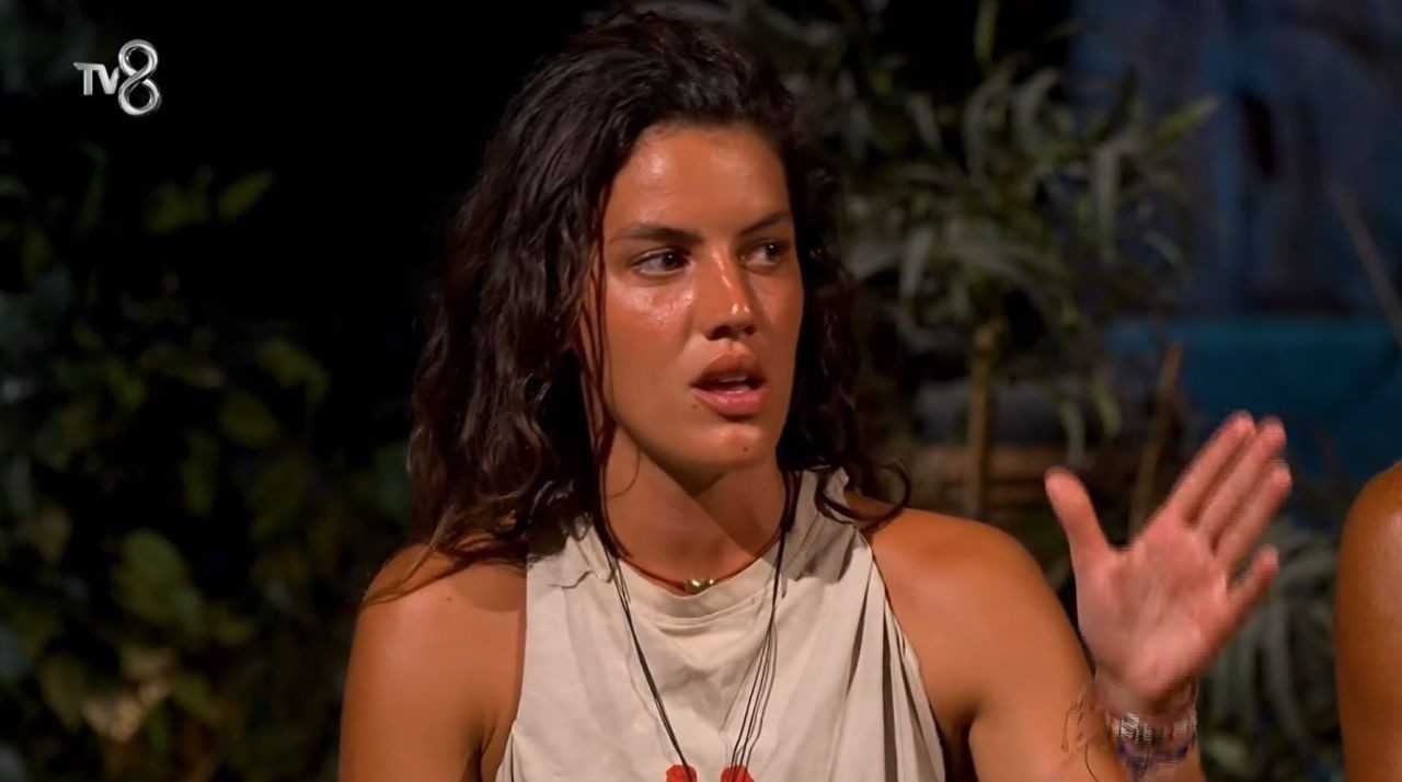 Survivor'da: Barış Gitti, Beyza Parladı, Mavi Takım Kazandı 11 Survivorda Baris Gitti Beyza Parladi Mavi Takim Kazandi 12