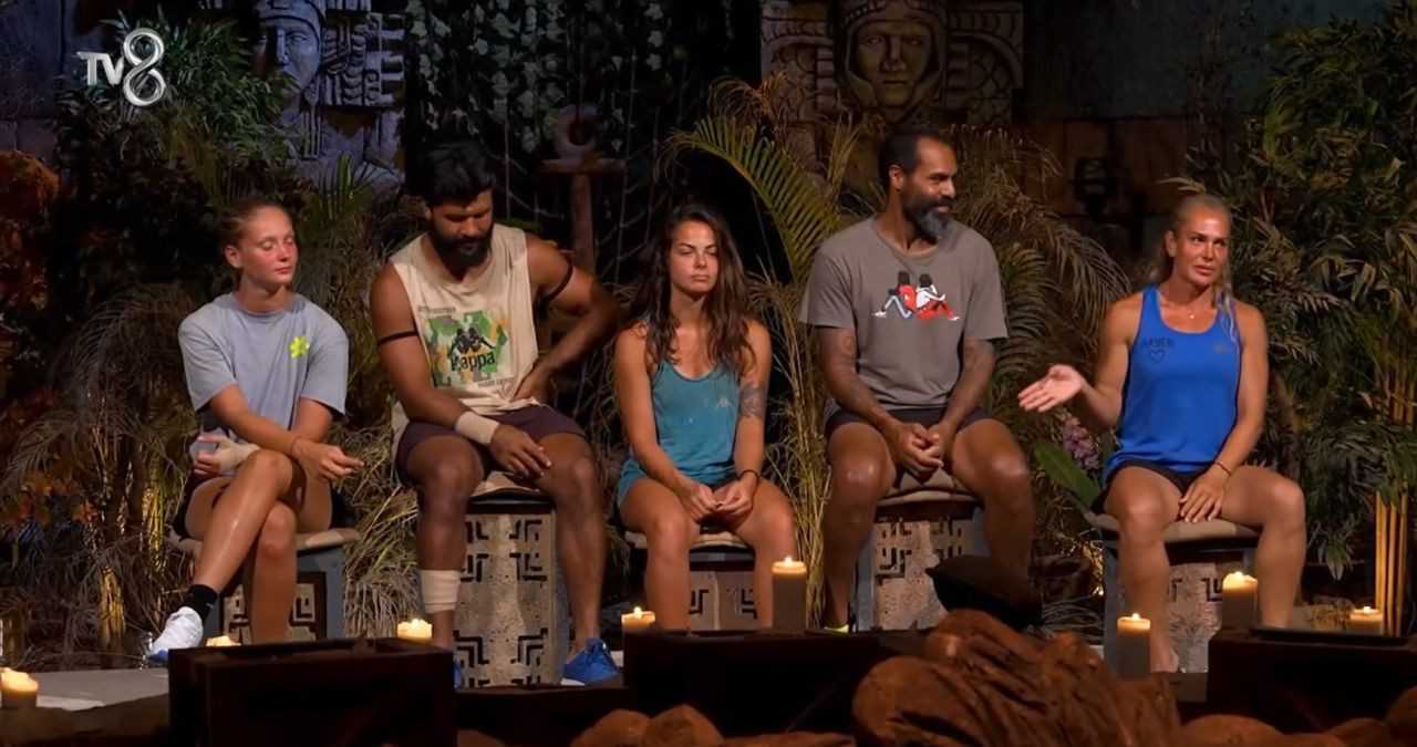 Survivor'da: Barış Gitti, Beyza Parladı, Mavi Takım Kazandı 21 Survivorda Baris Gitti Beyza Parladi Mavi Takim Kazandi 22