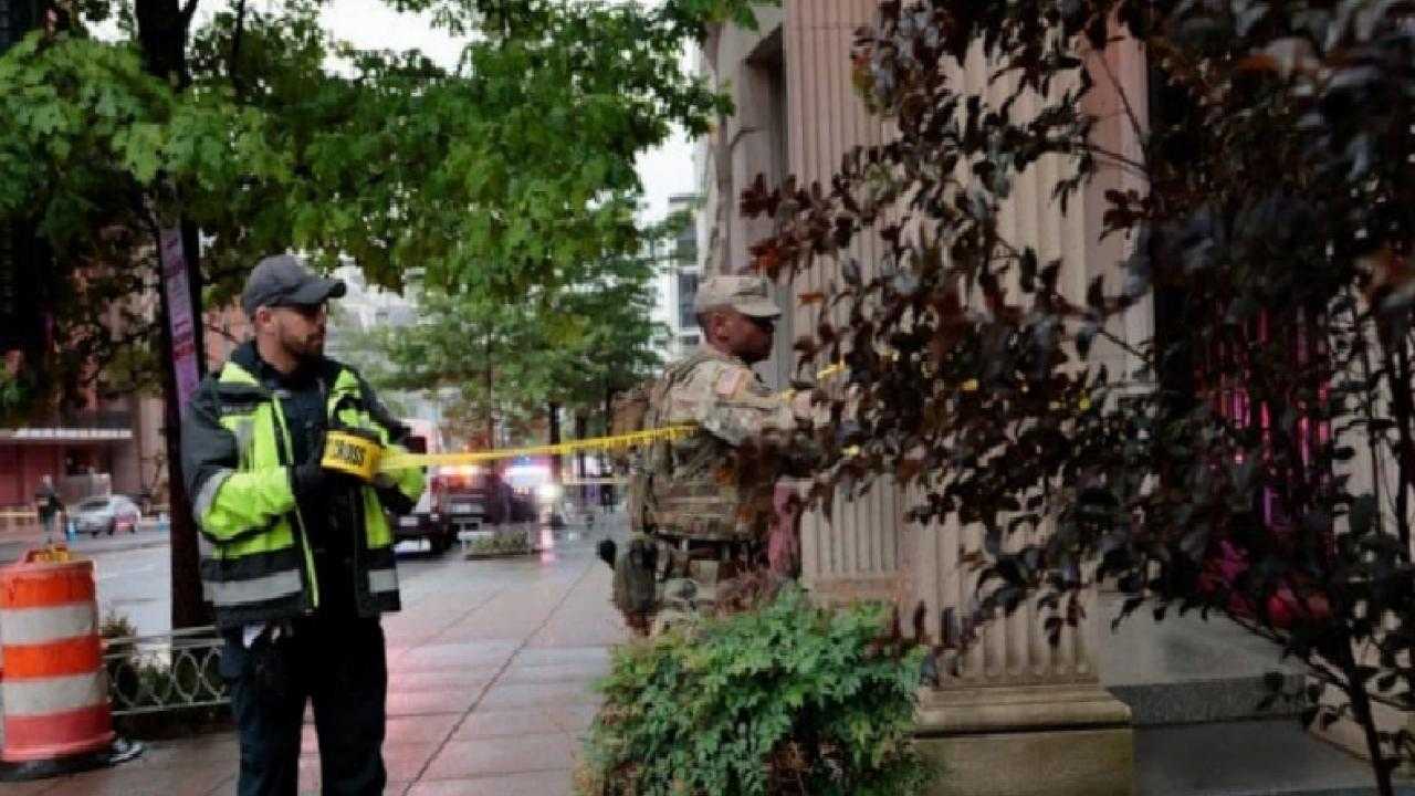 Trump İçerideyken Beyaz Saray Yakınında Sıcak Saatler 4 Trump Icerideyken Beyaz Saray Yakininda Sicak Saatler 5