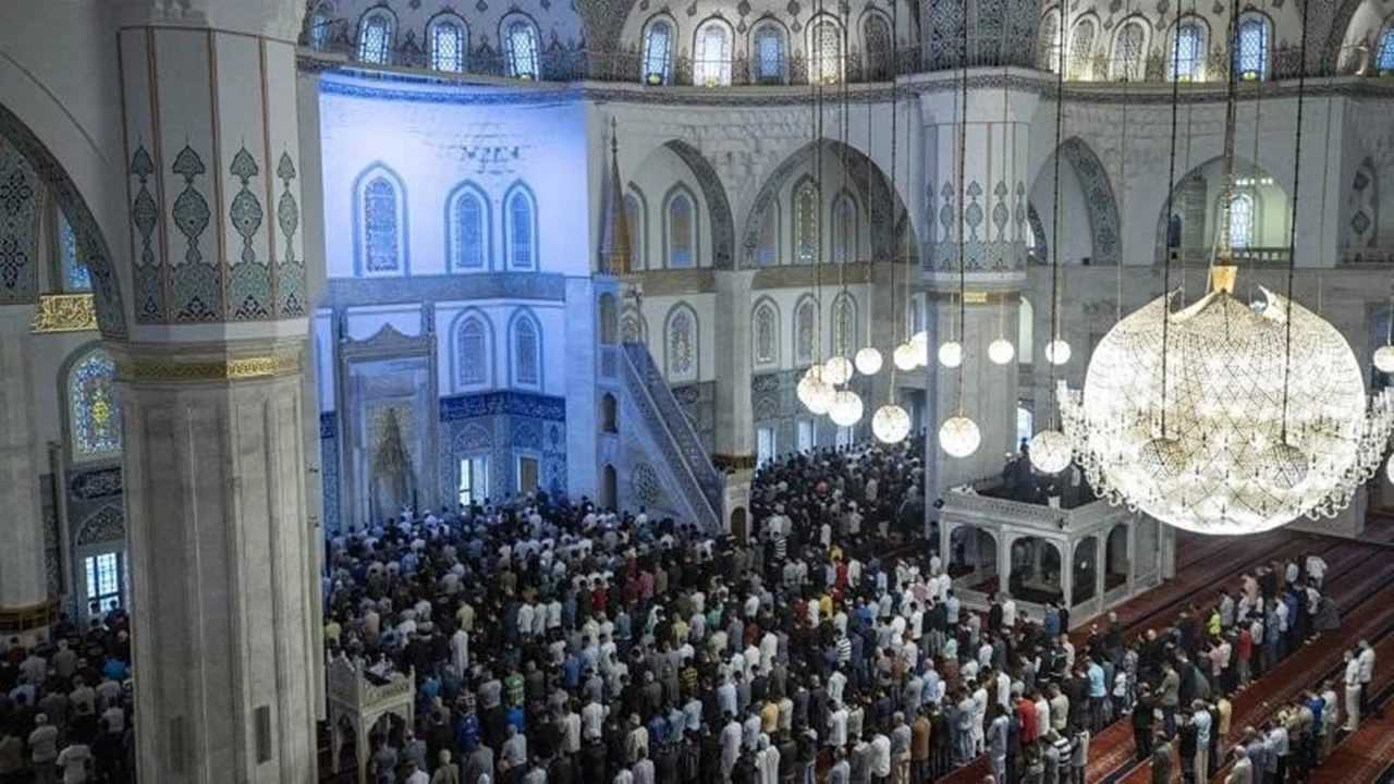 Türkiye Genelinde Bayram Namazı Saatleri Belli Oldu 1 Turkiye Genelinde Bayram Namazi Saatleri Belli Oldu 2