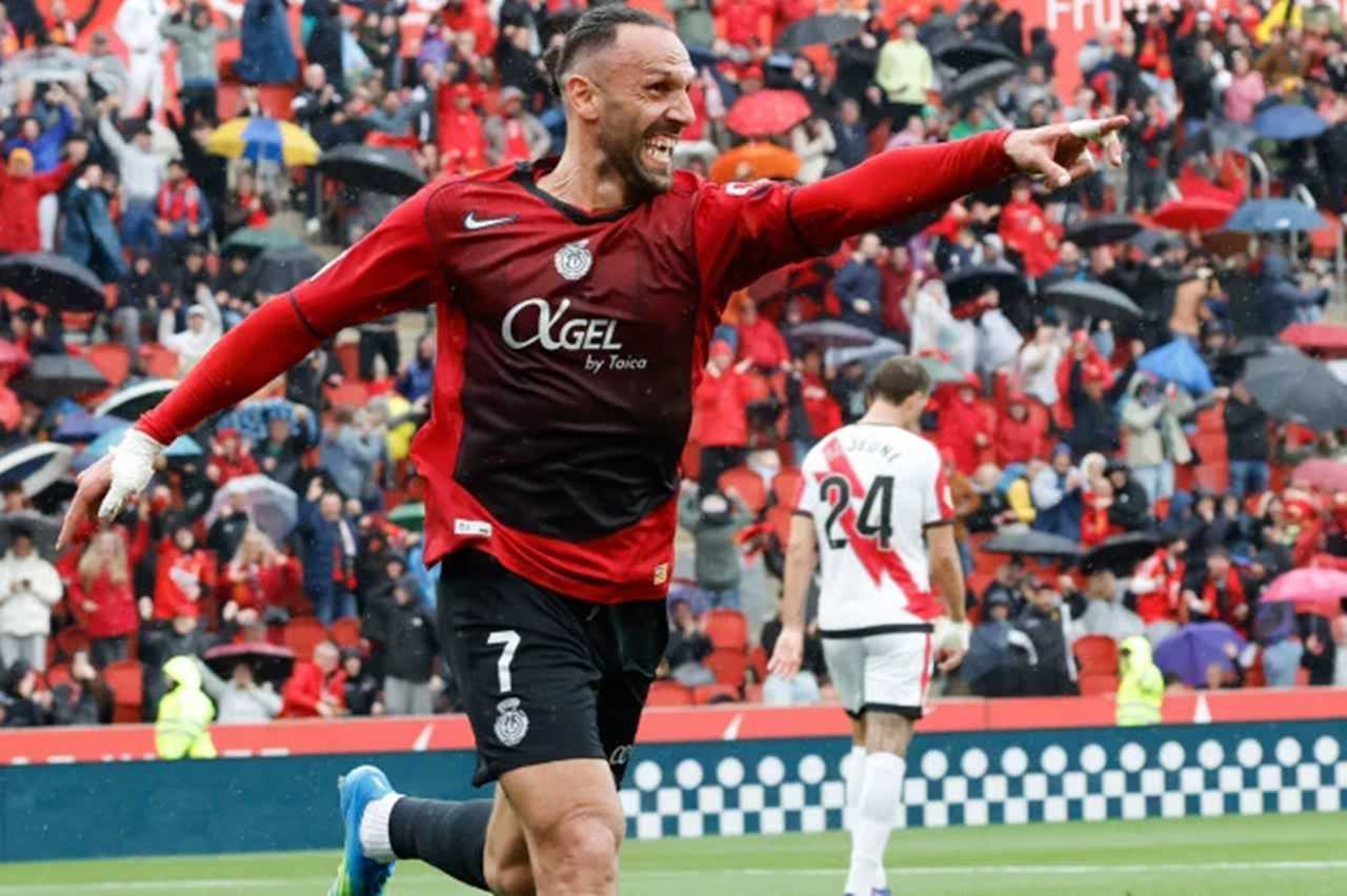 Aziz Yildirimdan Ilk Hamle Muriqi Bombasi 2