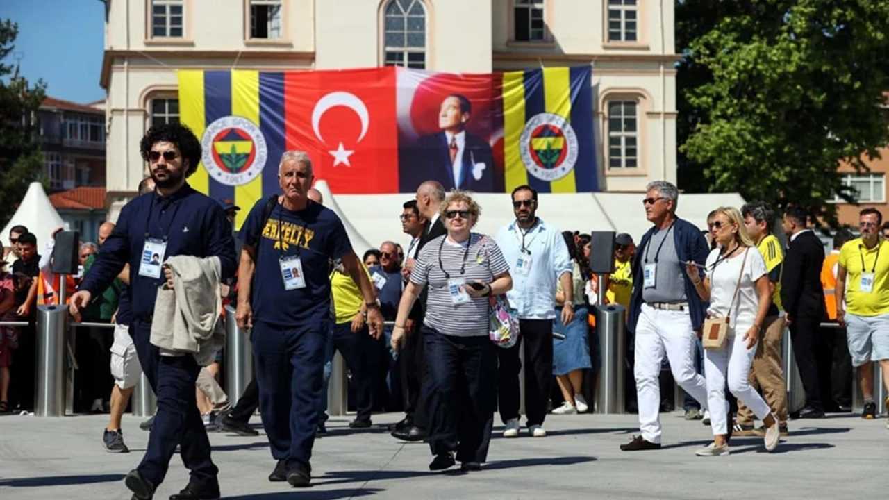 Baskanlik Yarisi Kizisti Fenerbahcede Oylar Kullaniliyor 2