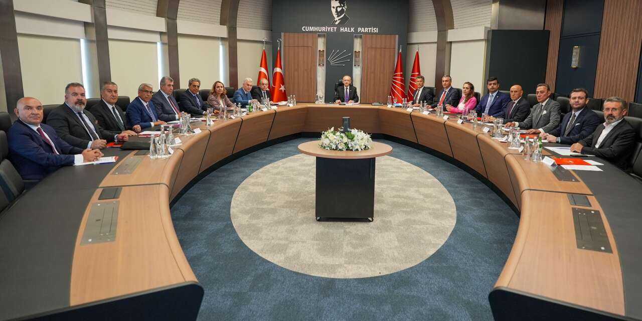 CHP’de Kritik Gün: Yönetim ve Kurultay Aynı Anda Masada 1 CHPde Kritik Gun Yonetim ve Kurultay Ayni Anda Masada 1