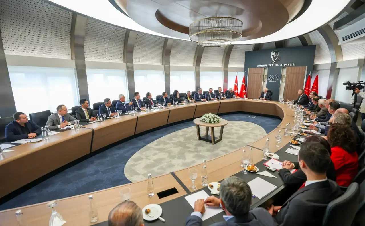 CHP’de Kritik Gün: Yönetim ve Kurultay Aynı Anda Masada 3 CHPde Kritik Gun Yonetim ve Kurultay Ayni Anda Masada 3