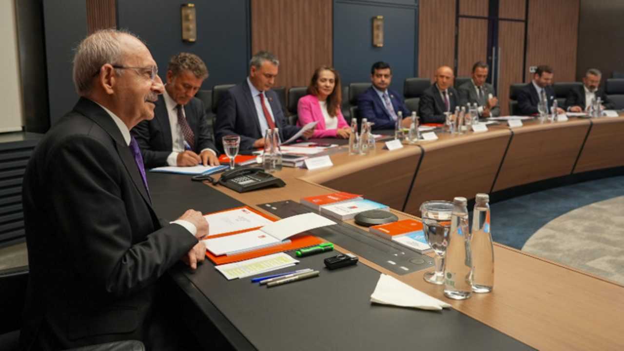 CHP’de Kritik Gün: Yönetim ve Kurultay Aynı Anda Masada 4 CHPde Kritik Gun Yonetim ve Kurultay Ayni Anda Masada 4