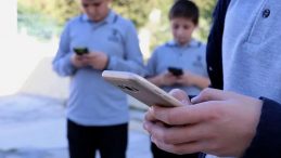Derslerde Telefon Devri Kapanıyor: Hükümetten Tarihi Adım