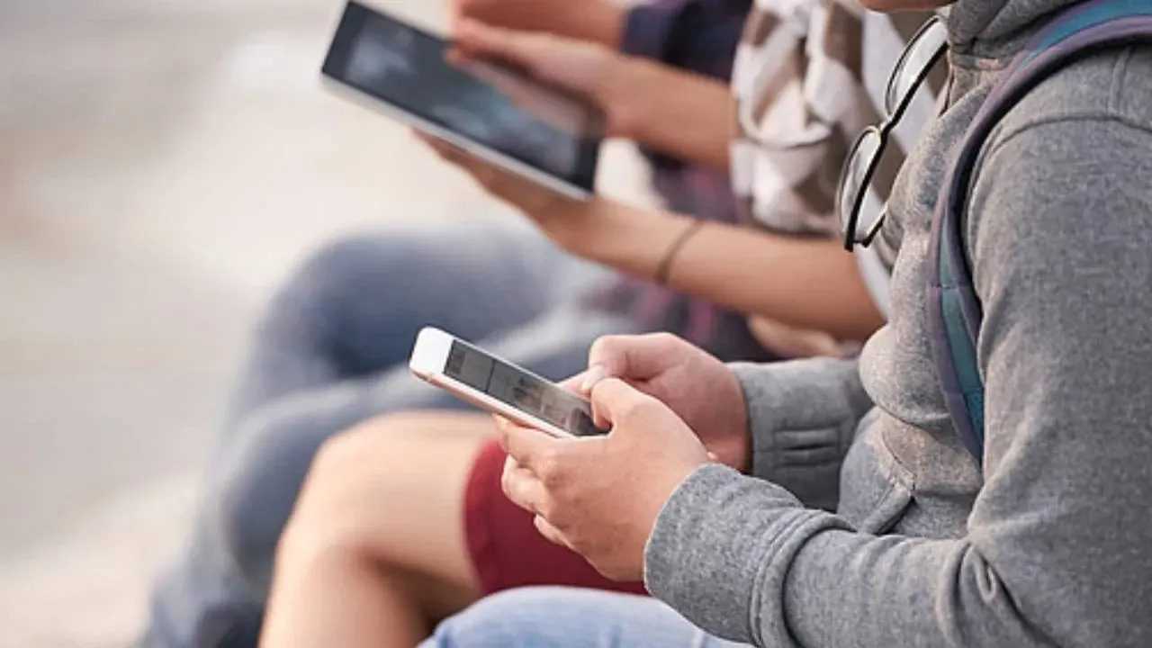 Derslerde Telefon Devri Kapaniyor Hukumetten Tarihi Adim 4