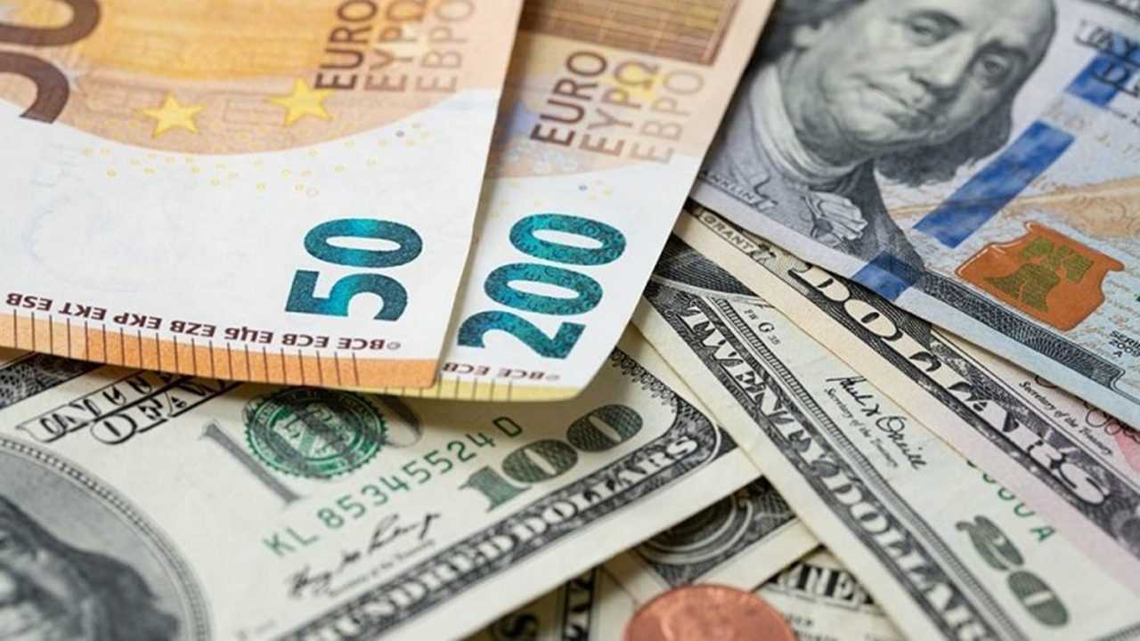 Dolar Rekor Seviyelere Yaklaşırken Euro'da Düşüş 1 Dolar Rekor Seviyelere Yaklasirken Euroda Dusus 2