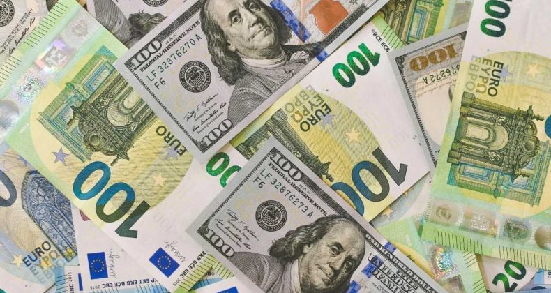 Euro ve Yen Gerilerken Dolar Gücüne Güç Katıyor