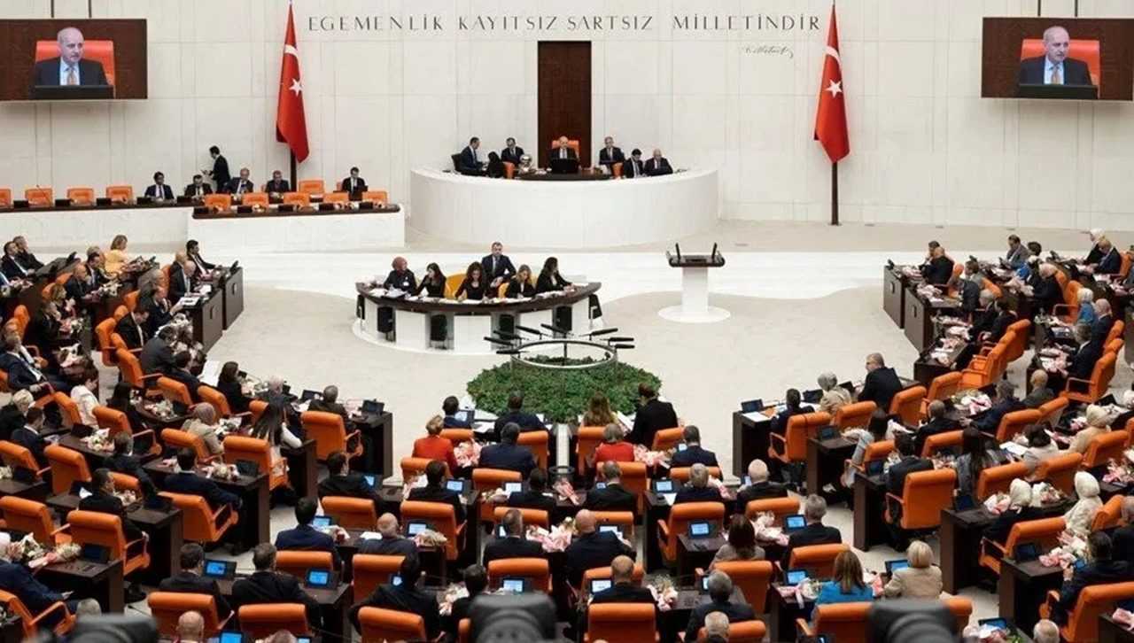 Meclis Çalışmalarına Kesintisiz Devam Edecek 2 Meclis Calismalarina Kesintisiz Devam Edecek 3