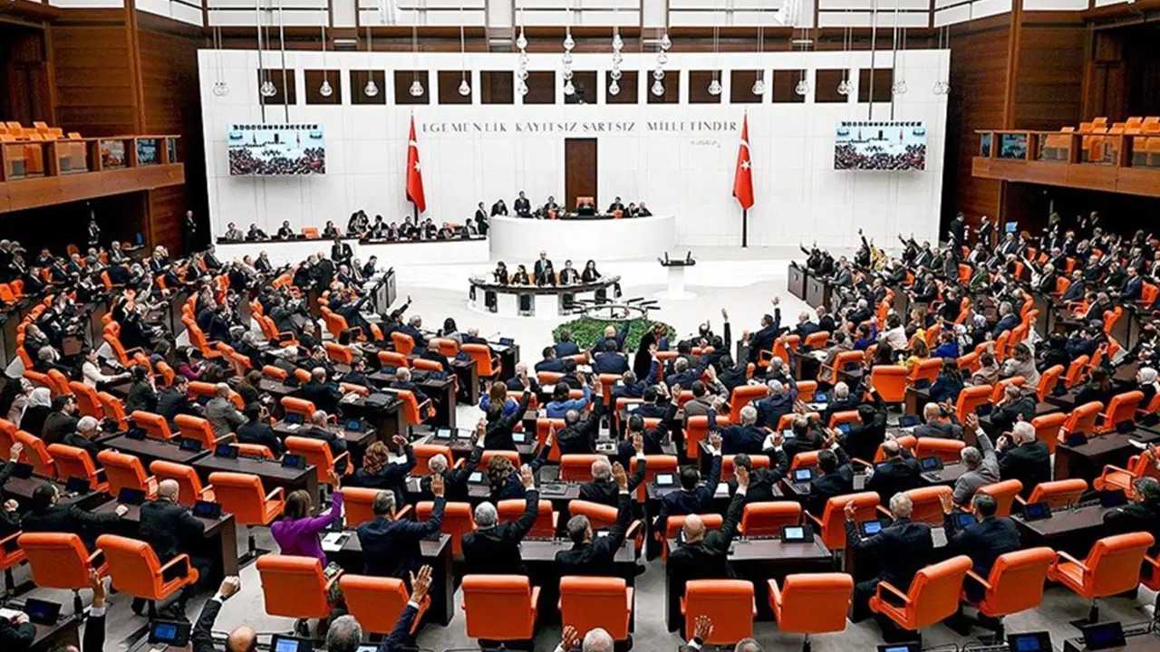 TBMMde Dokunulmazlik Dosyalari Komisyona Sevk Edildi 2