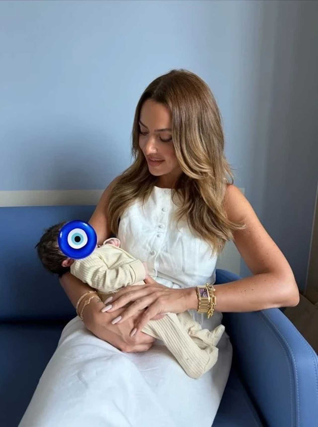 Ünlü Şarkıcı Hadise’den Duygu Yüklü Mesaj 1 Unlu Sarkici Hadiseden Duygu Yuklu Mesaj 2