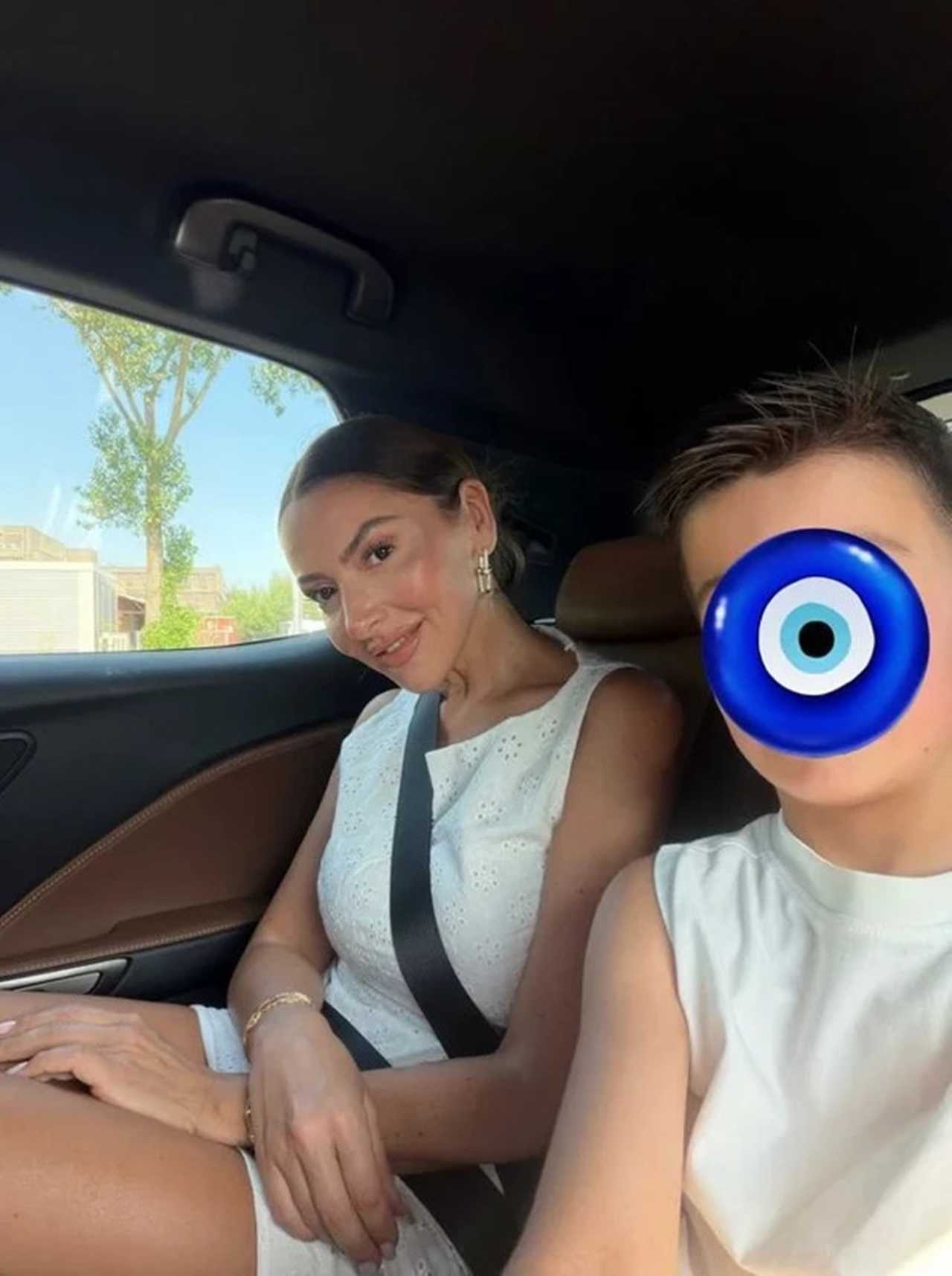 Ünlü Şarkıcı Hadise’den Duygu Yüklü Mesaj 2 Unlu Sarkici Hadiseden Duygu Yuklu Mesaj 3