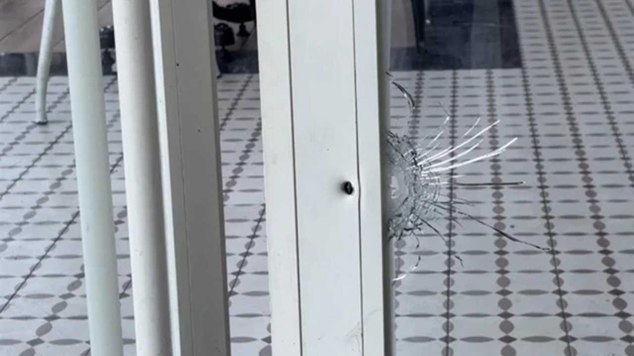 AVM'de Korku Dolu Anlar! Silahlı Saldırı Panik Yarattı 2 AVMde Korku Dolu Anlar Silahli Saldiri Panik Yaratti 3