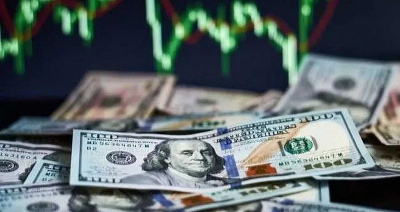 Dolar Rekor Tazeledi! Euro 54 TL Sınırında