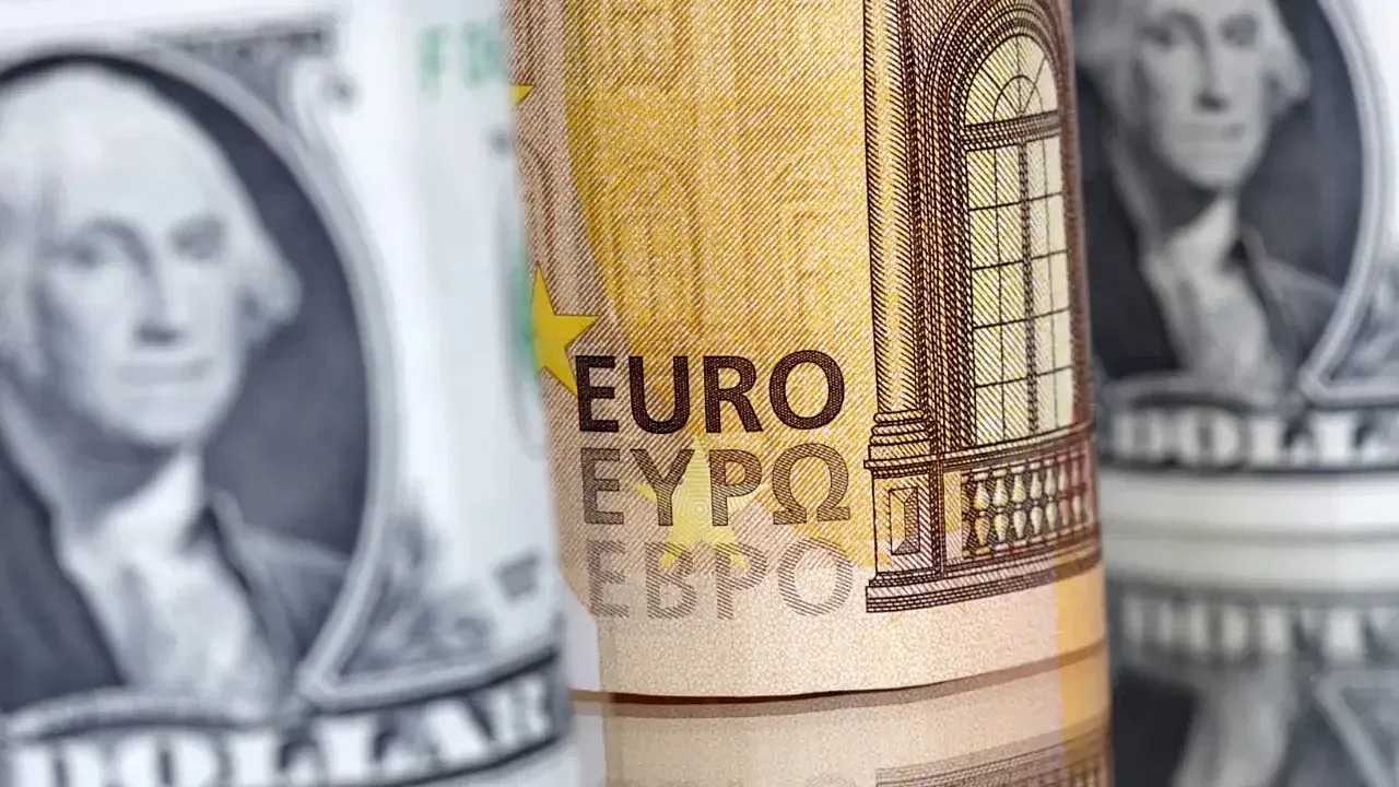 Dolar Rekor Tazeledi! Euro 54 TL Sınırında 2 Dolar Rekor Tazeledi Euro 54 TL Sinirinda 3