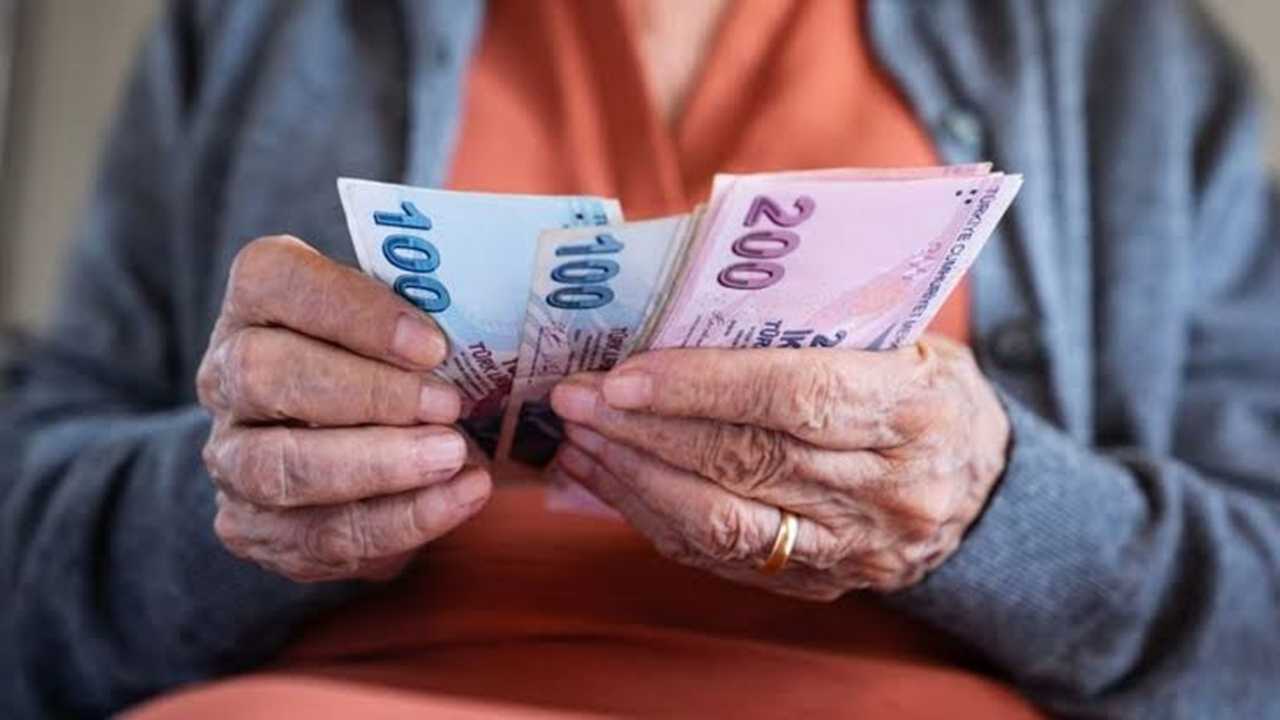 Emeklilere Büyük Müjde! Fark Ödemesi Başlıyor 1 Emeklilere Buyuk Mujde Fark Odemesi Basliyor 2