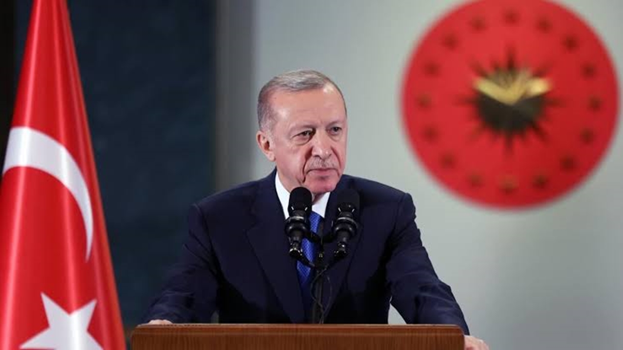 Erdoğan: Milletimizin Direnişi Darbe Girişimini Tarihe Gömdü 4 Erdogan Milletimizin Direnisi Darbe Girisimini Tarihe Gomdu 5