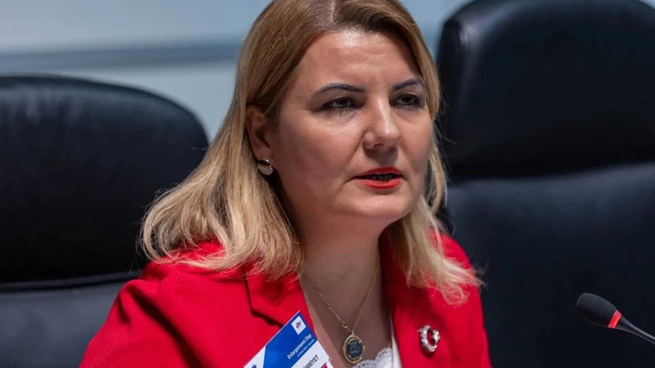 İzmit Belediyesine Şafak Operasyonu! Başkan Gözaltında 2 Izmit Belediyesine Safak Operasyonu Baskan Gozaltinda 2