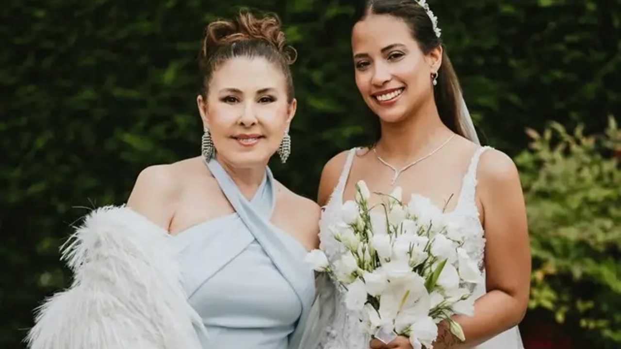 Nilüfer'den Kızının Nikahına Duygu Yüklü Mesaj 7 Niluferden Kizinin Nikahina Duygu Yuklu Mesaj 8