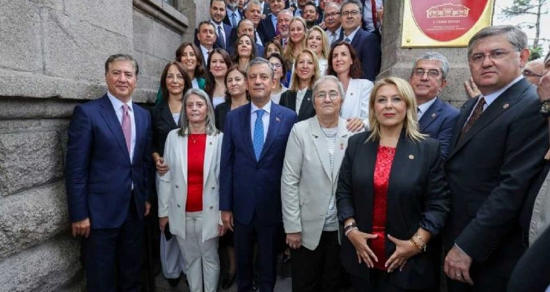 Özgür Özel Düğmeye Bastı! İşte Yeni Kadro