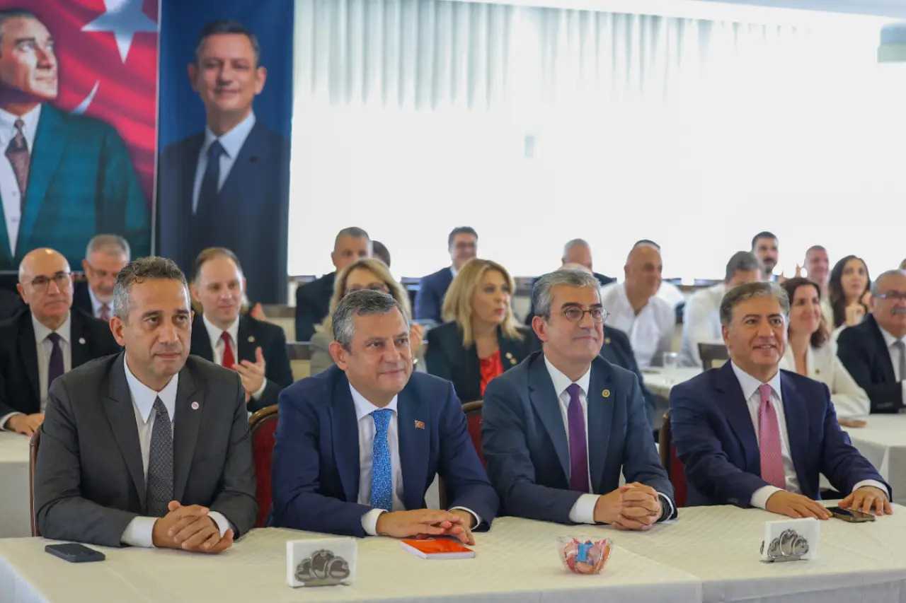 Ozgur Ozel Dugmeye Basti Iste Yeni Kadro 3