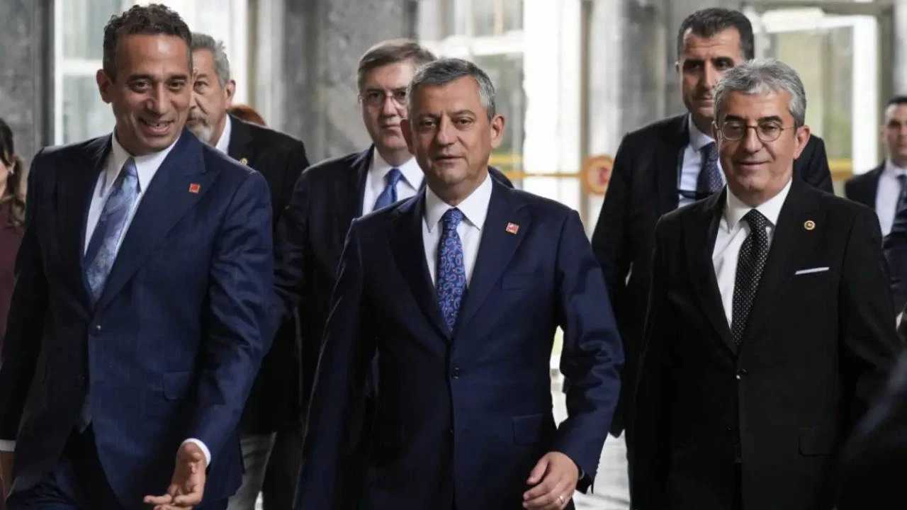Özgür Özel'den İlk Büyük Hamle! A Takımı Şekillendi 1 Ozgur Ozelden Ilk Buyuk Hamle A Takimi Sekillendi 2