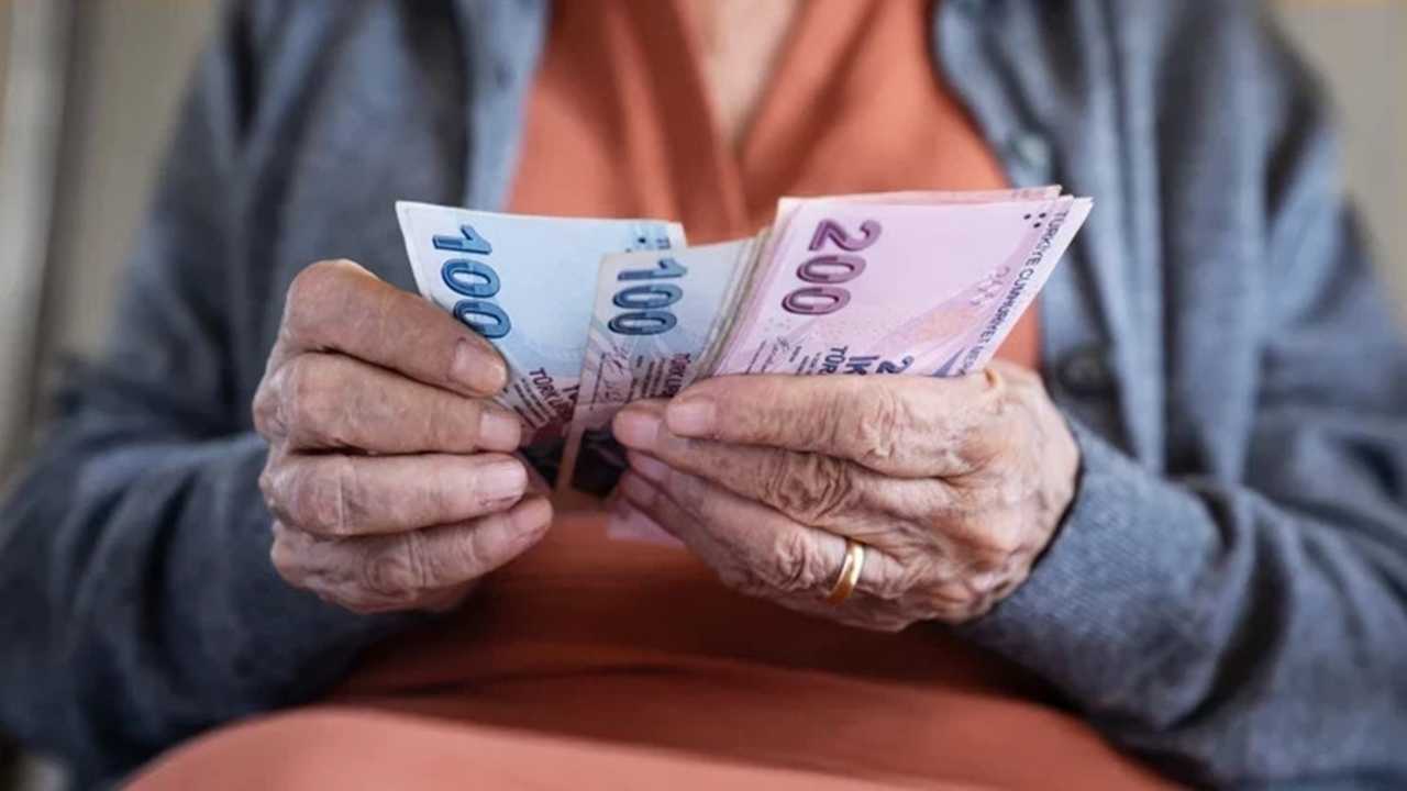 SGK Duyurdu: Milyonlarca Emekliye Zam Farkı Ödemesi Başlıyor 4 SGK Duyurdu Milyonlarca Emekliye Zam Farki Odemesi Basliyor 5