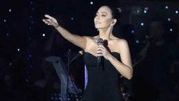 Sahneye Güçlü Dönüş: Ebru Gündeş Sosyal Medyayı Salladı