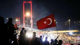 Siyasilerden Peş Peşe 15 Temmuz Mesajları