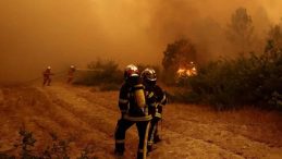 Yangın Kabusu Büyüyor: On Binlerce Kişi Evlerini Terk Etti