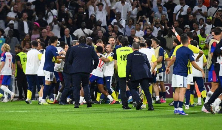 Fenerbahçe Lyon’u Devirdi, Maç Sonrası Ortalık Karıştı