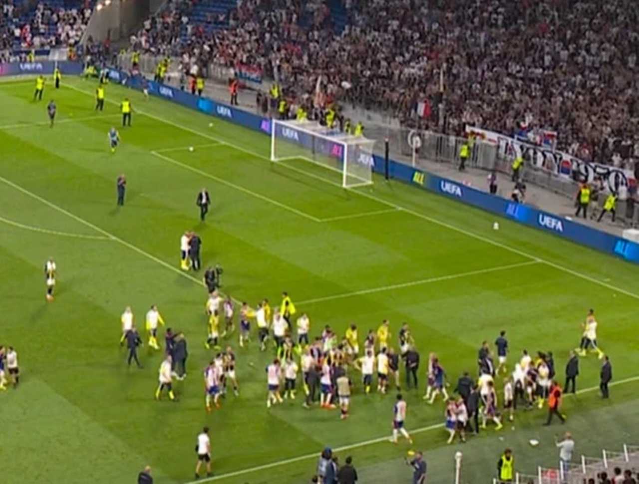 Fenerbahçe Lyon'u Devirdi, Maç Sonrası Ortalık Karıştı 1 Fenerbahce Lyonu Devirdi Mac Sonrasi Ortalik Karisti 2