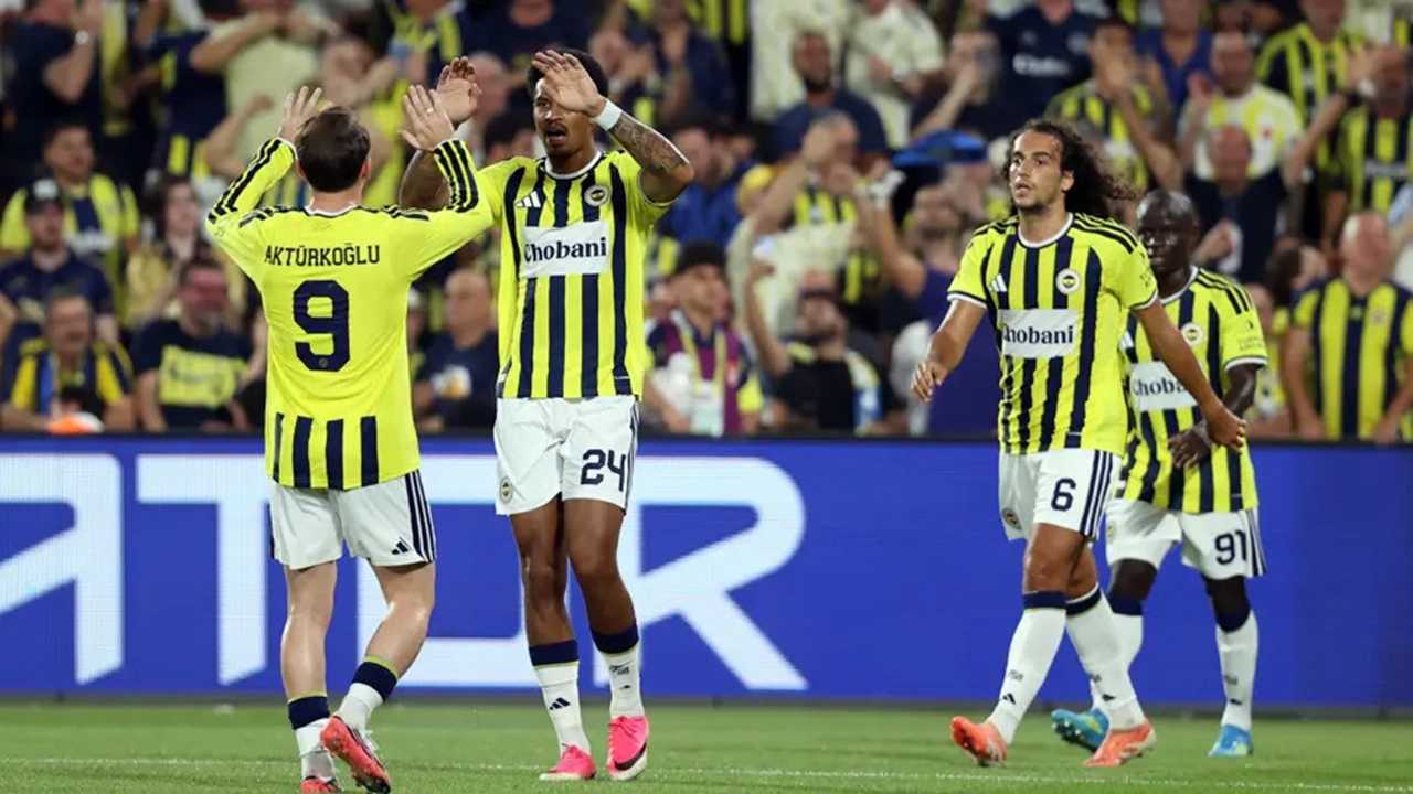 Fenerbahçe’den Taraftarına 4 Gollü Zafer 2 Fenerbahceden Taraftarina 4 Gollu Zafer 3