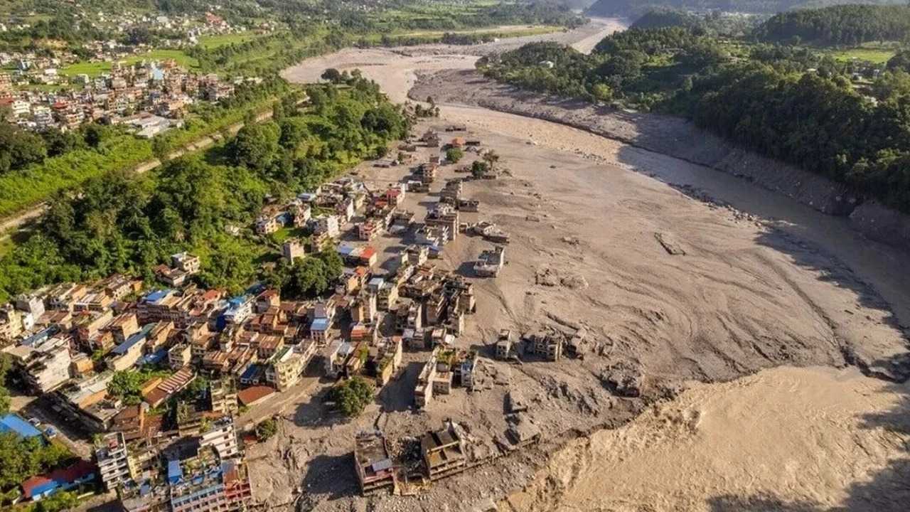 Nepal'de Sel Dehşeti: 669 Can Kaybı, 2 Bin 500 Kayıp 1 Nepalde Sel Dehseti 669 Can Kaybi 2 Bin 500 Kayip 2