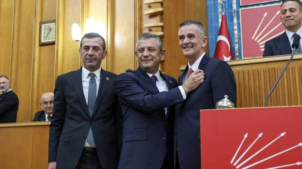 Rozeti CHP'de Takıldı, Rotası AK Parti Oldu 1 Rozeti CHPde Takildi Rotasi AK Parti Oldu 2