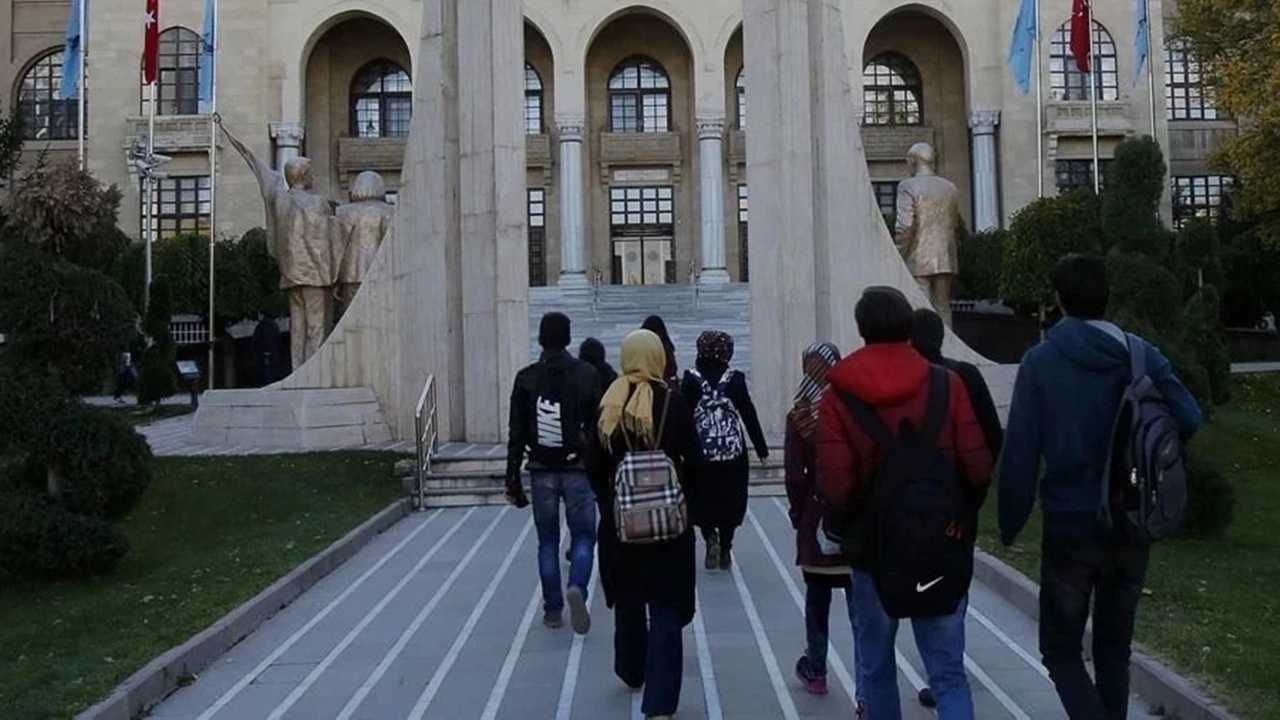 Yüzlerce Kontenjan Boş Kaldı: Üniversitelerde Tercih Şoku 6 Yuzlerce Kontenjan Bos Kaldi Universitelerde Tercih Soku 7