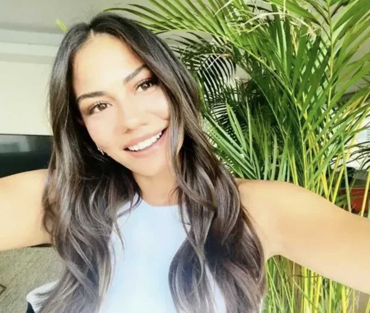Demet Özdemir'den Cesur İmaj Hamlesi! Olay Oldu 2 Demet Ozdemirden Cesur Imaj Hamlesi Olay Oldu 3