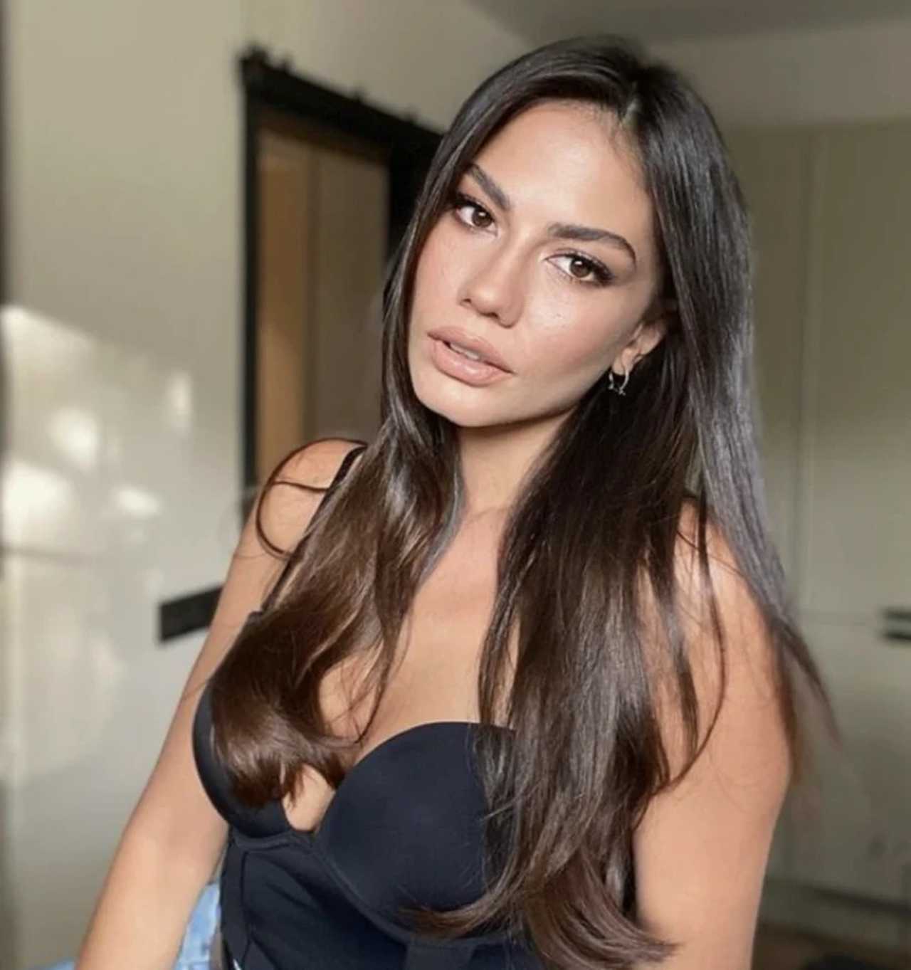 Demet Özdemir'den Cesur İmaj Hamlesi! Olay Oldu 5 Demet Ozdemirden Cesur Imaj Hamlesi Olay Oldu 6