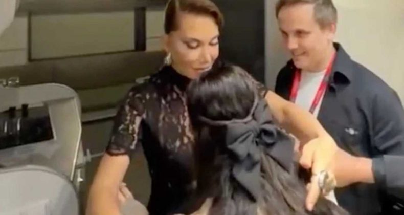 Ebru Yaşar’la Buluştu, Gözyaşlarını Tutamadı