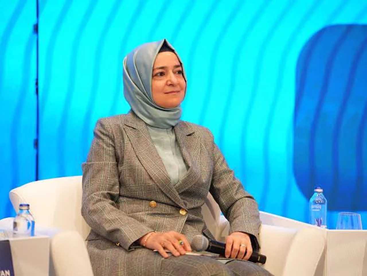 Fatma Betül Sayan Kaya Tüm Görevlerinden Affını İstedi 1 Fatma Betul Sayan Kaya Tum Gorevlerinden Affini Istedi 2