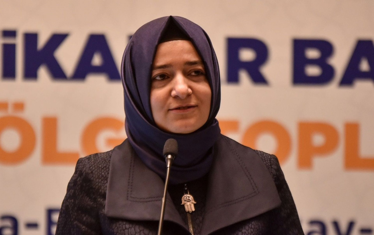 Fatma Betül Sayan Kaya Tüm Görevlerinden Affını İstedi 2 Fatma Betul Sayan Kaya Tum Gorevlerinden Affini Istedi 3