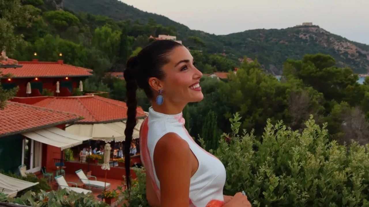 Hande Erçel Sarışın Oldu! Yeni İmajı Gündem Yarattı 1 Hande Ercel Sarisin Oldu Yeni Imaji Gundem Yaratti 1