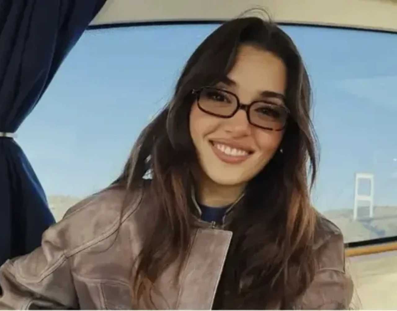 Hande Erçel Sarışın Oldu! Yeni İmajı Gündem Yarattı 2 Hande Ercel Sarisin Oldu Yeni Imaji Gundem Yaratti 2