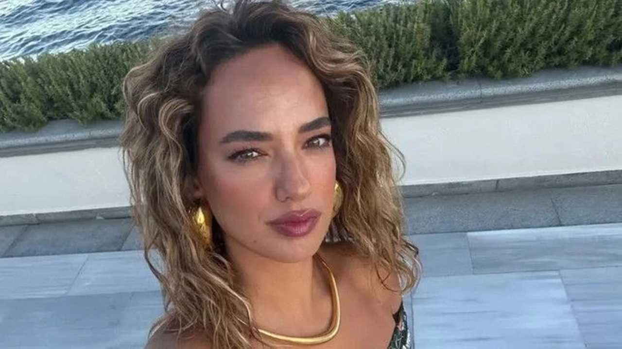Seda Bakan Bu Kez Kortta! Yeni Sporuyla Gündem Oldu 1 Seda Bakan Bu Kez Kortta Yeni Sporuyla Gundem Oldu 2