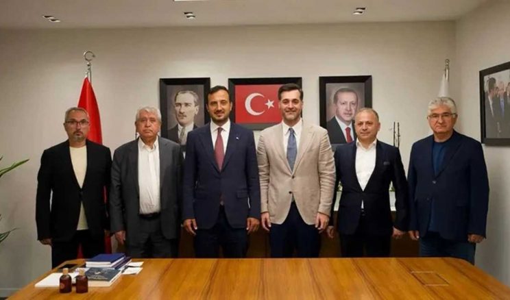 Üsküdar Meclisi’nde CHP’den AK Parti’ye 4 Transfer