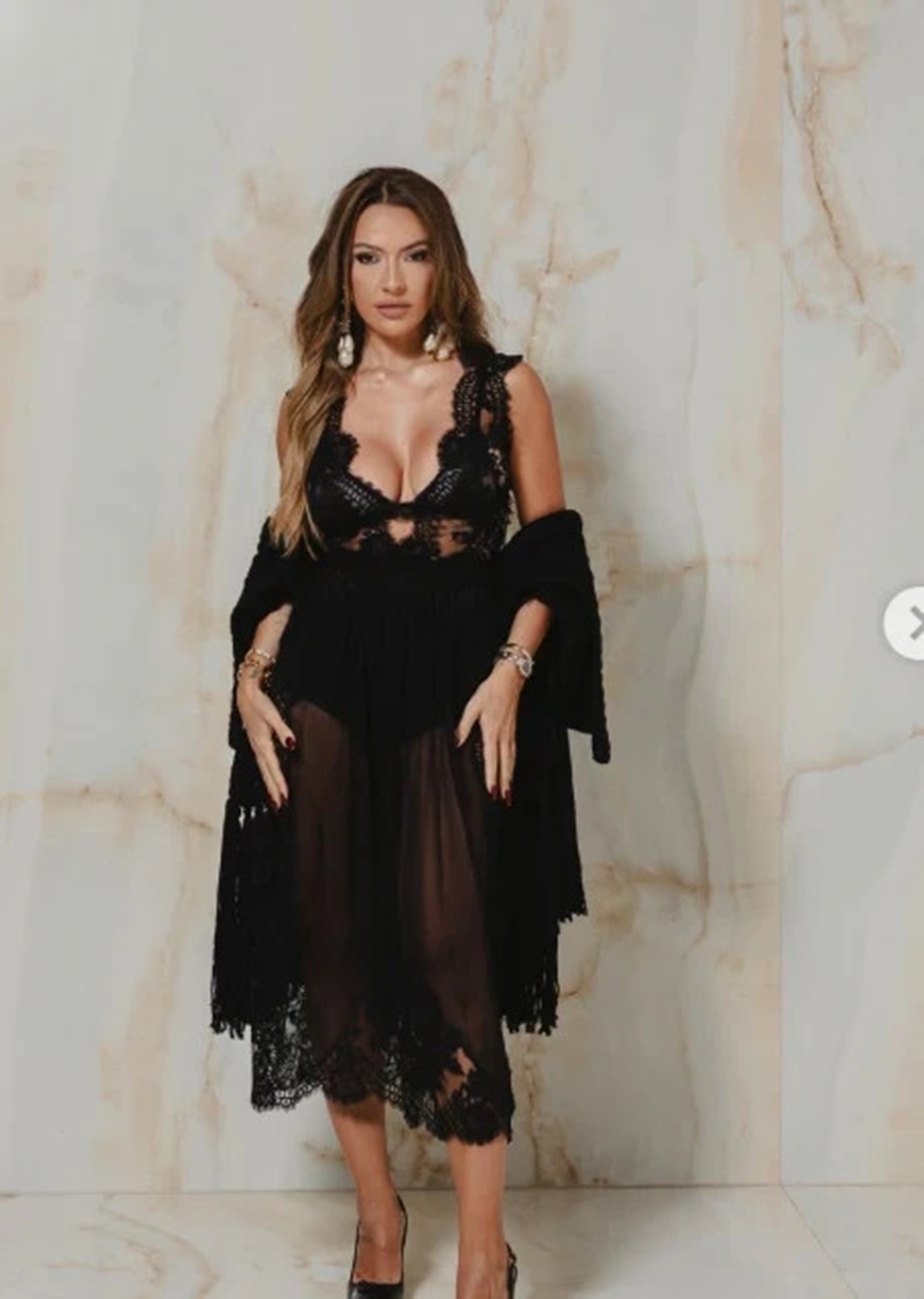 Hadise Paris’i Fena Salladı! Cesur Tarzı Gündem Oldu 4 Hadise Parisi Fena Salladi Cesur Tarzi Gundem Oldu 5